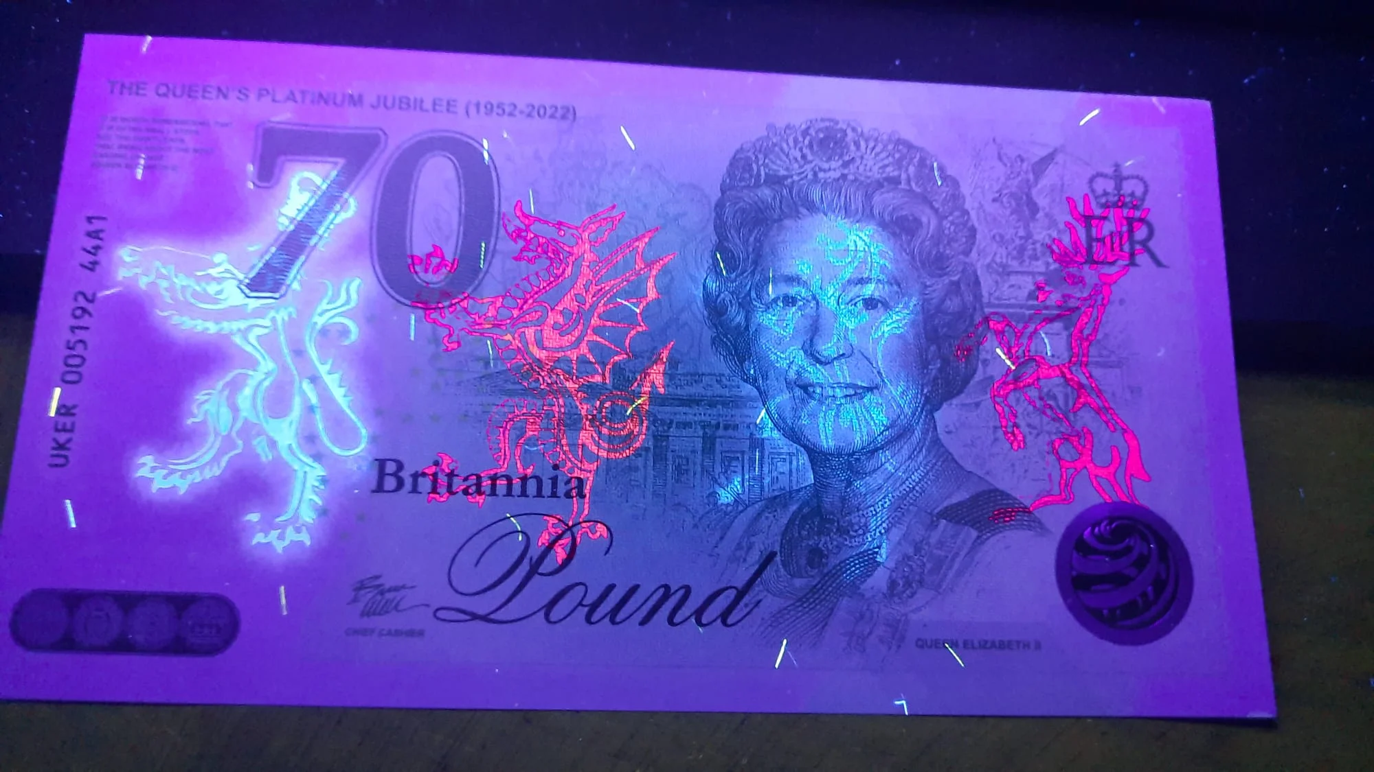 UK - QUEEN ELISABETH II._2 3